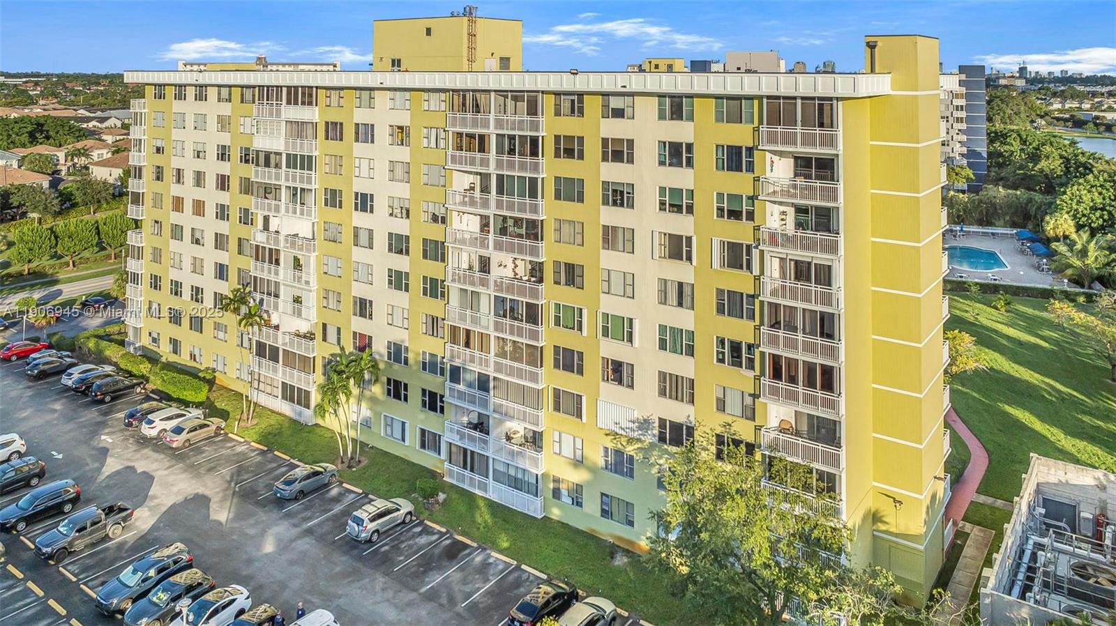 See details 912B 2 / 2 1132 sq. ft. $ 2025-11-03 0 Photo