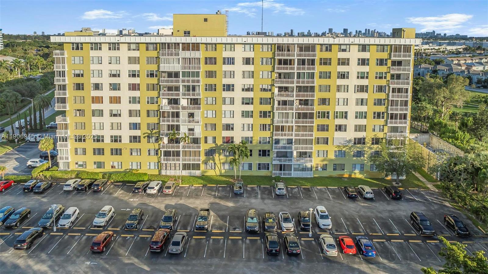 See details 912B 2 / 2 1132 sq. ft. $ 2025-11-03 0 Photo