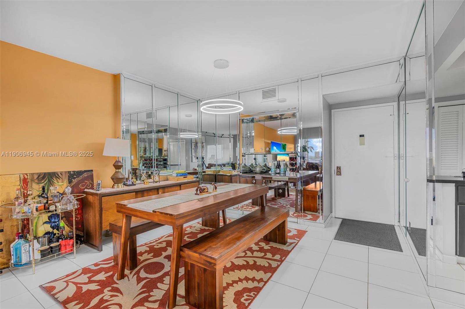 See details 912B 2 / 2 1132 sq. ft. $ 2025-11-03 0 Photo