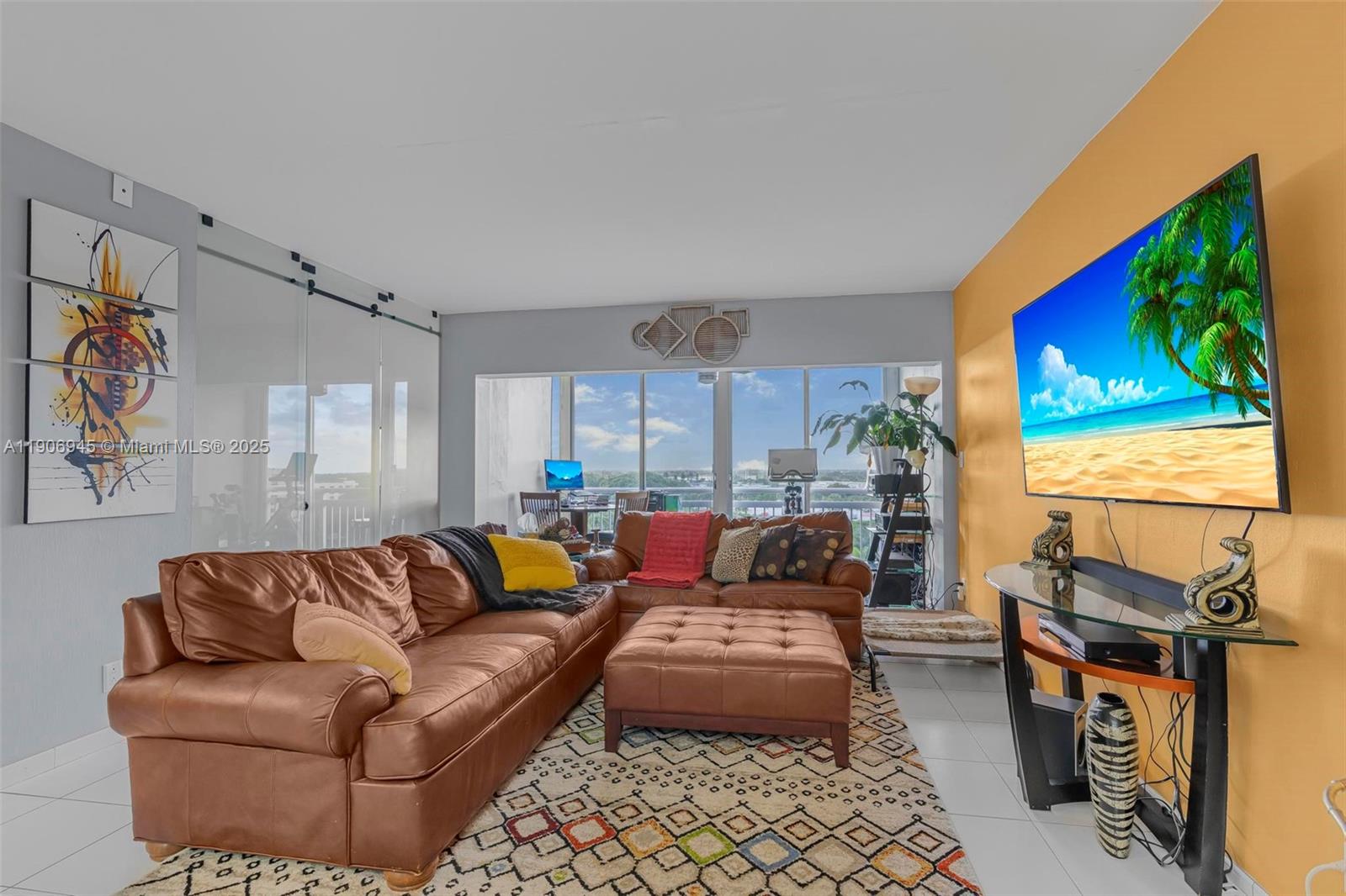 See details 912B 2 / 2 1132 sq. ft. $ 2025-11-03 0 Photo