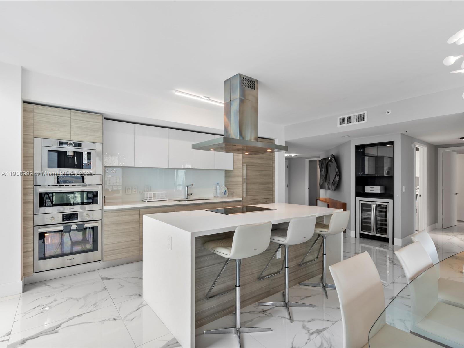 See details 4-1601 3 / 4 1892 sq. ft. $ 2025-11-03 0 Photo