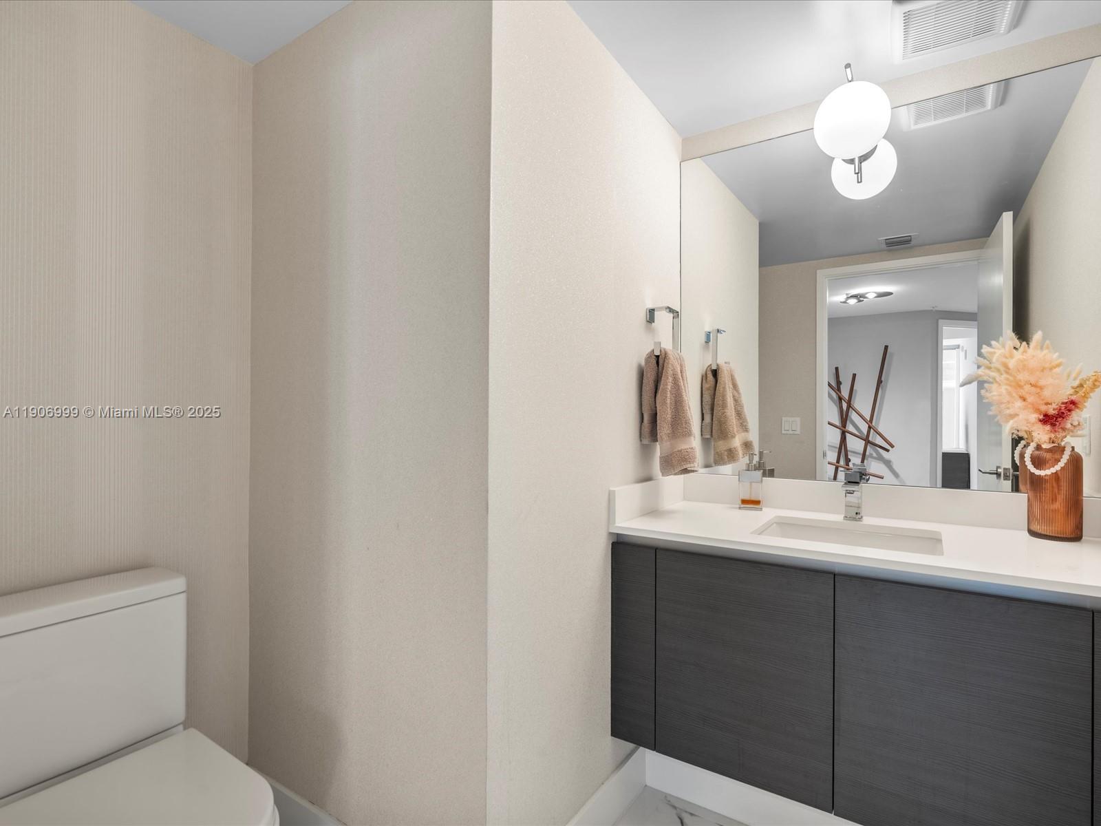 See details 4-1601 3 / 4 1892 sq. ft. $ 2025-11-03 0 Photo