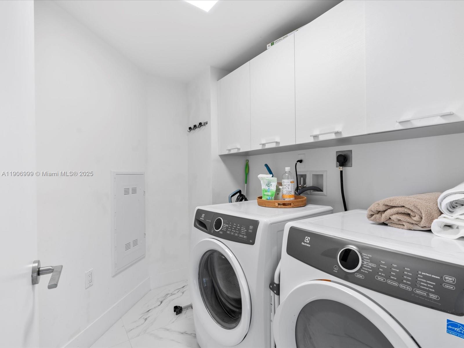 See details 4-1601 3 / 4 1892 sq. ft. $ 2025-11-03 0 Photo