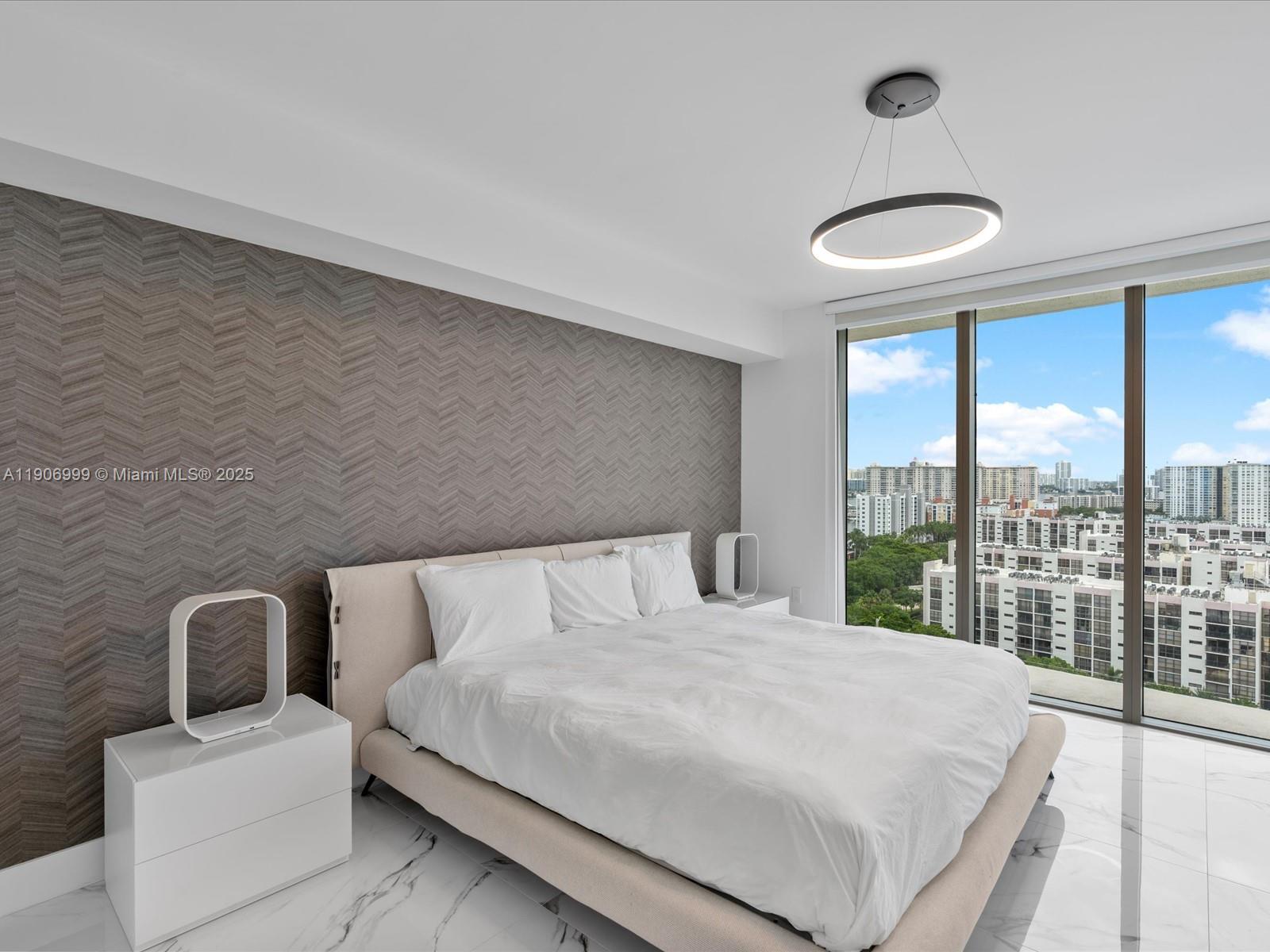 See details 4-1601 3 / 4 1892 sq. ft. $ 2025-11-03 0 Photo