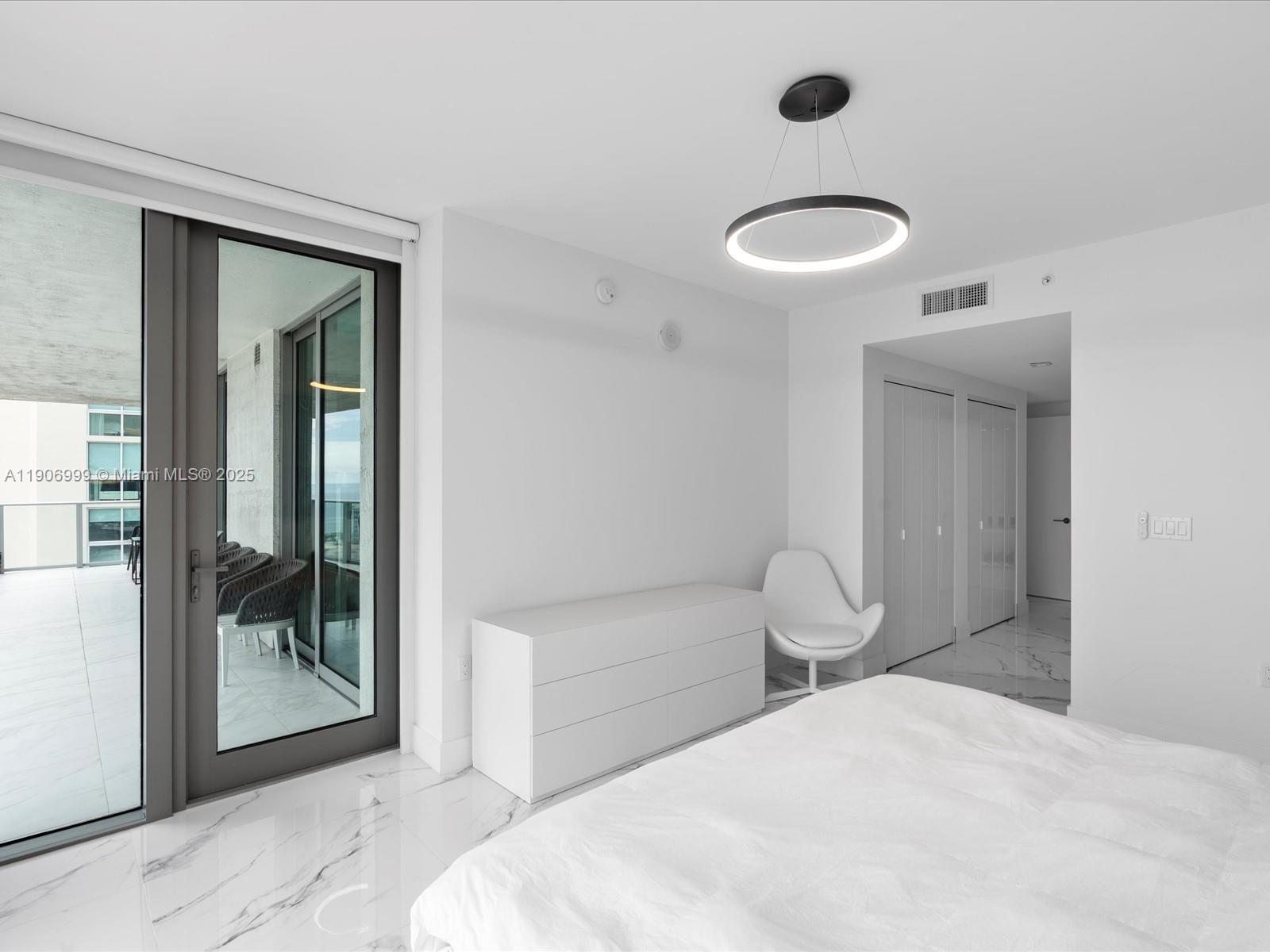 See details 4-1601 3 / 4 1892 sq. ft. $ 2025-11-03 0 Photo