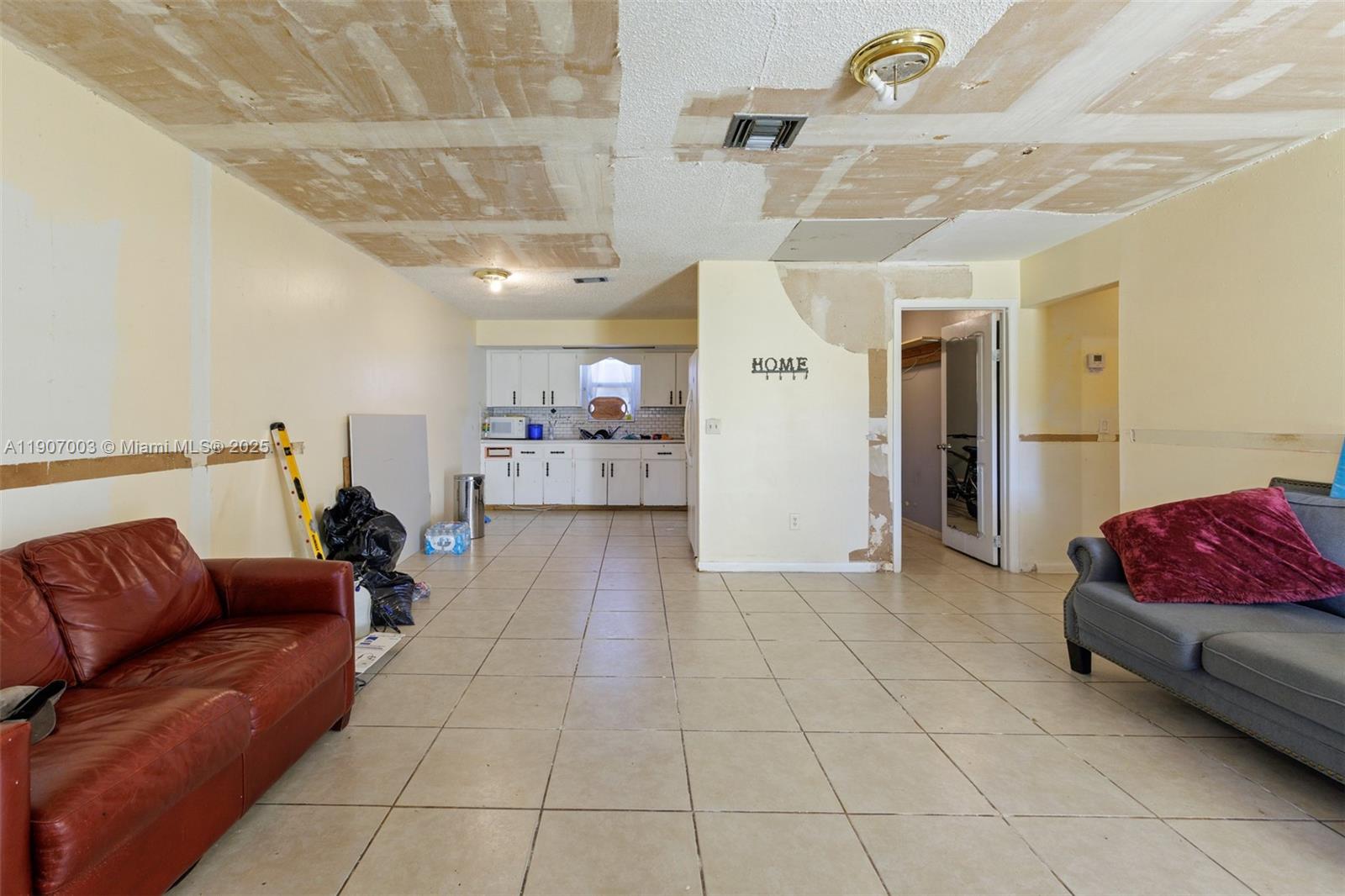   /  2498 sq. ft. $ 2025-11-03 0 Photo