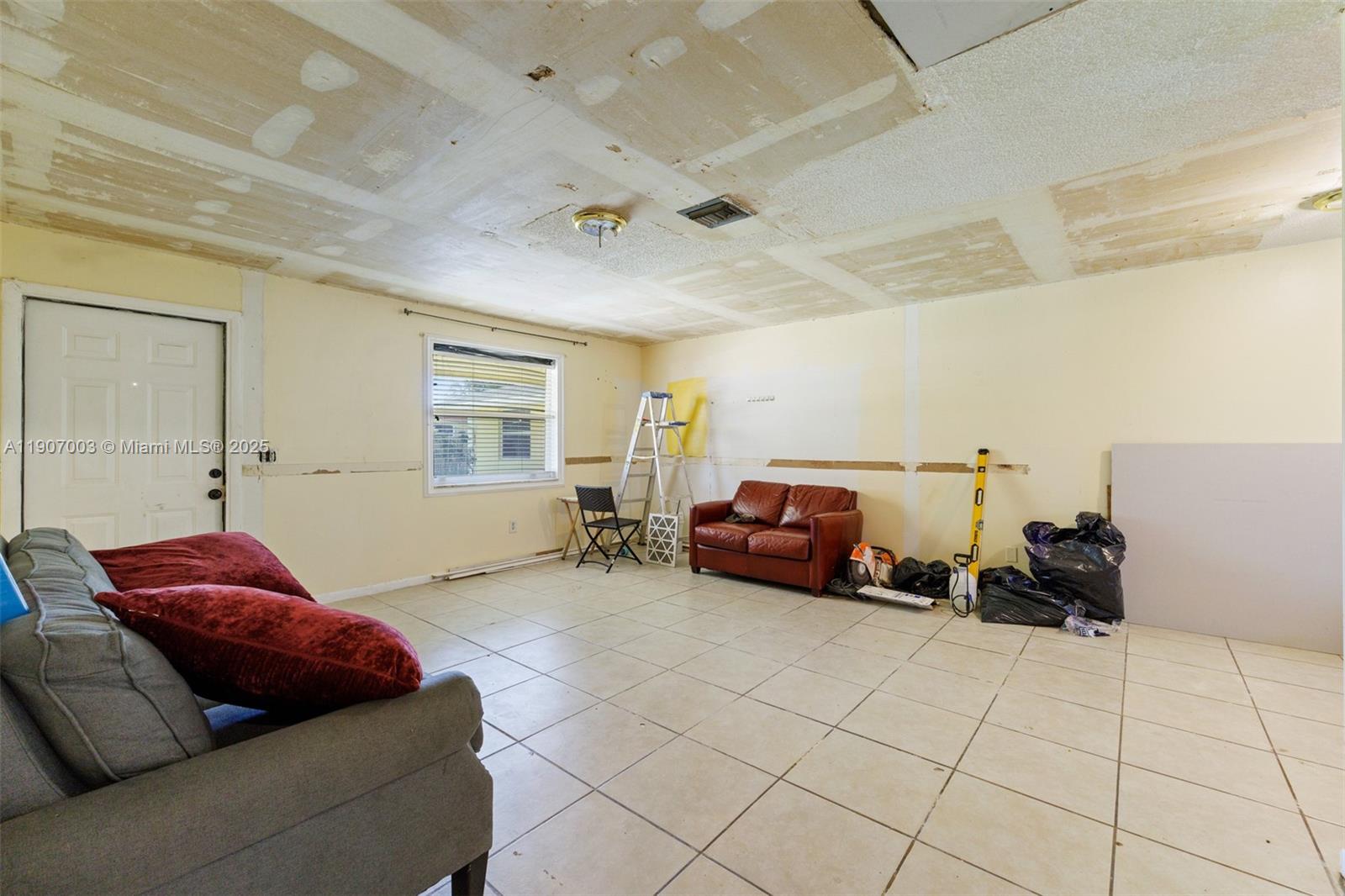   /  2498 sq. ft. $ 2025-11-03 0 Photo