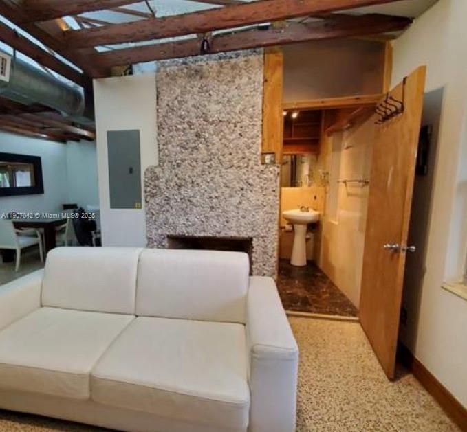   /  2057 sq. ft. $ 2025-11-03 0 Photo