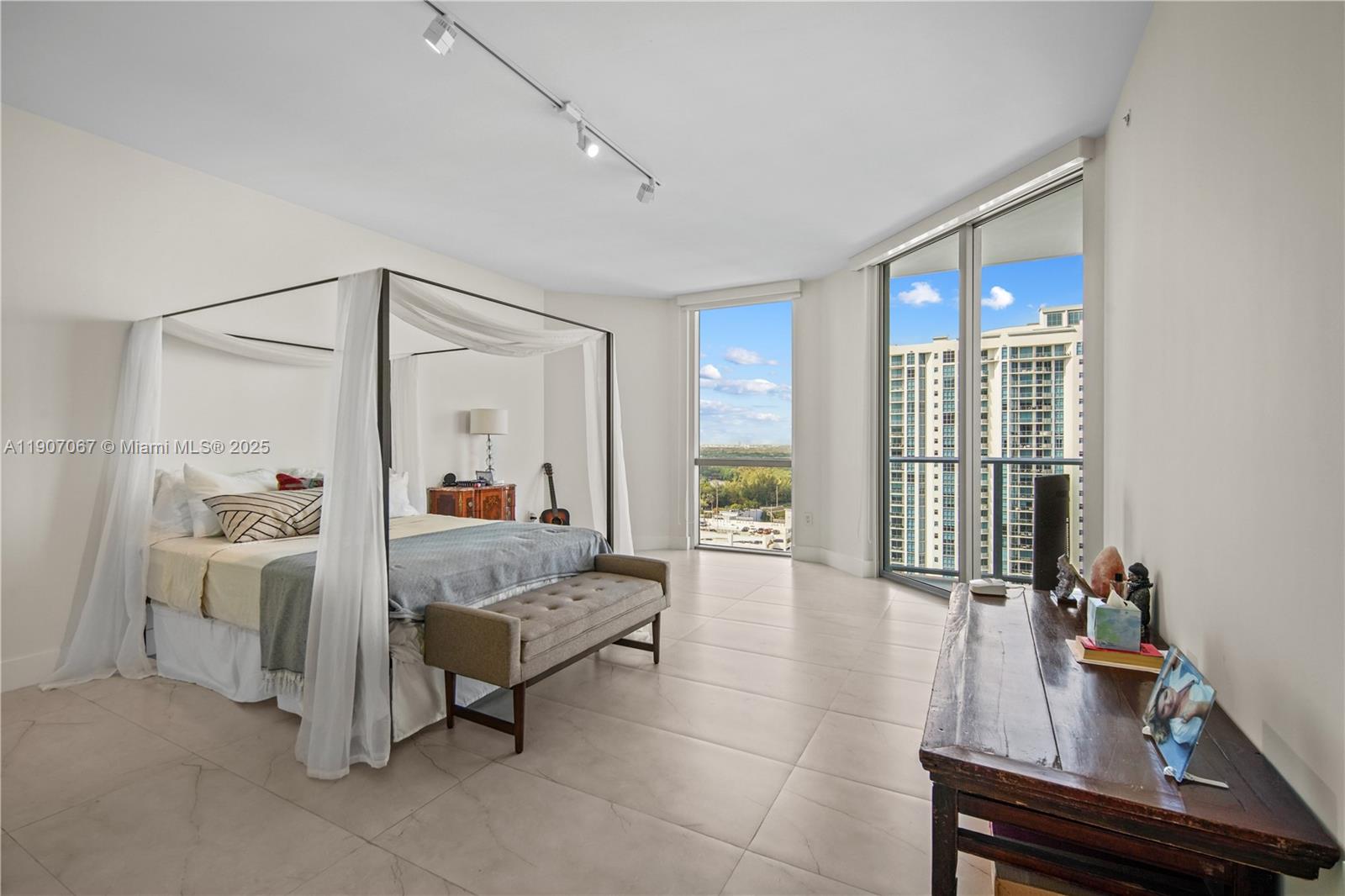 Photo of 17111 Biscayne Blvd  #1805, North Miami Beach, Florida, 33160 - 
