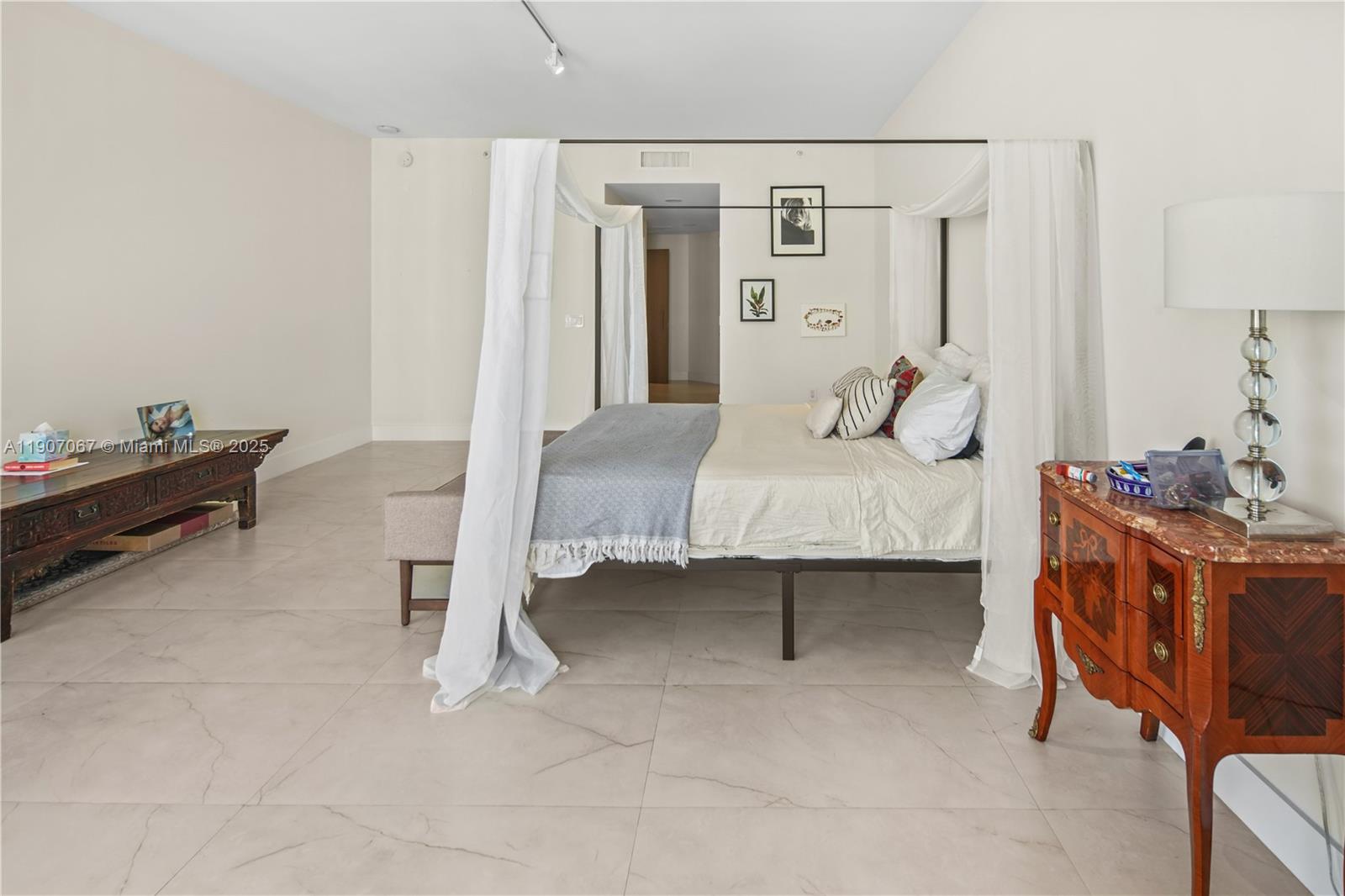 Photo of 17111 Biscayne Blvd  #1805, North Miami Beach, Florida, 33160 - 