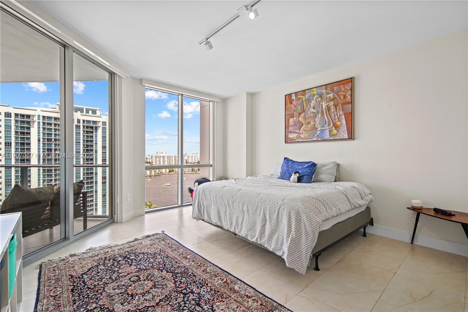 Photo of 17111 Biscayne Blvd  #1805, North Miami Beach, Florida, 33160 - 