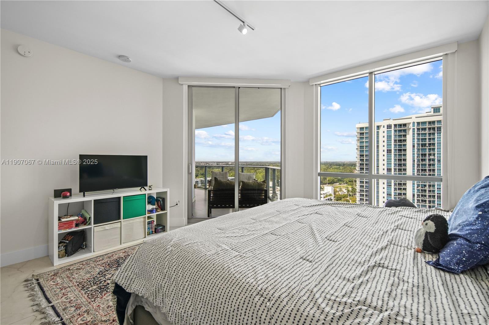Photo of 17111 Biscayne Blvd  #1805, North Miami Beach, Florida, 33160 - 