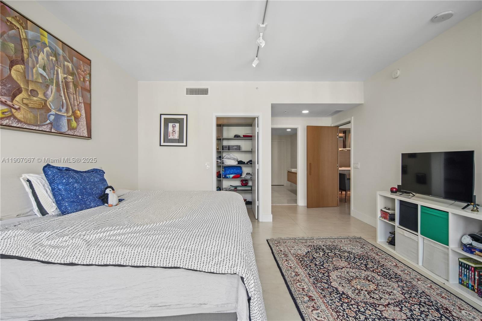 Photo of 17111 Biscayne Blvd  #1805, North Miami Beach, Florida, 33160 - 