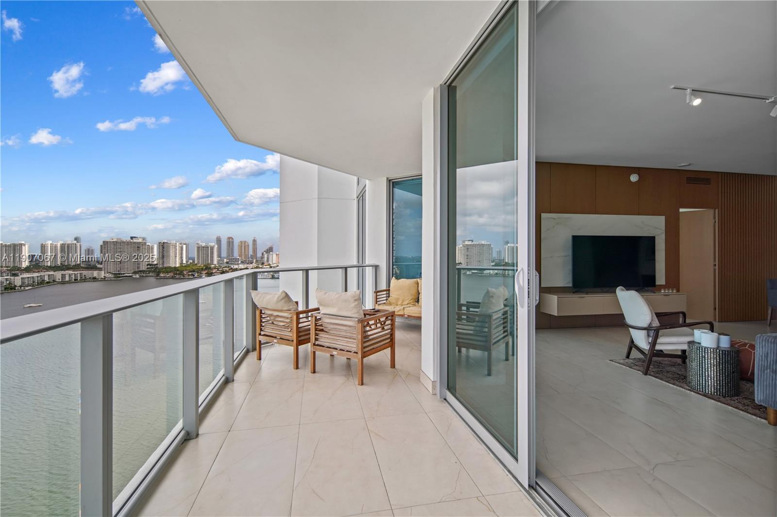 Photo of 17111 Biscayne Blvd  #1805, North Miami Beach, Florida, 33160 - 