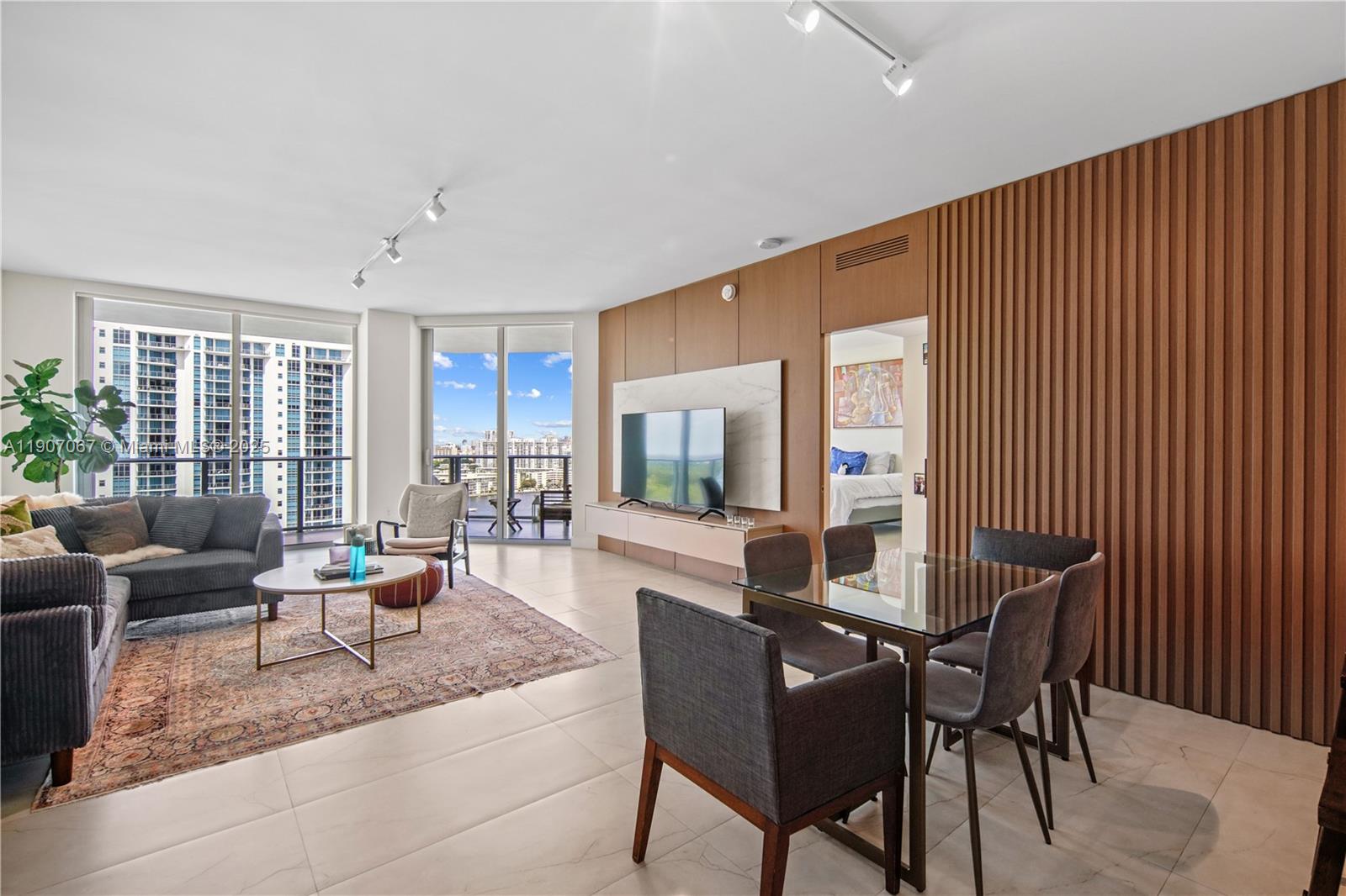 Photo of 17111 Biscayne Blvd  #1805, North Miami Beach, Florida, 33160 - 