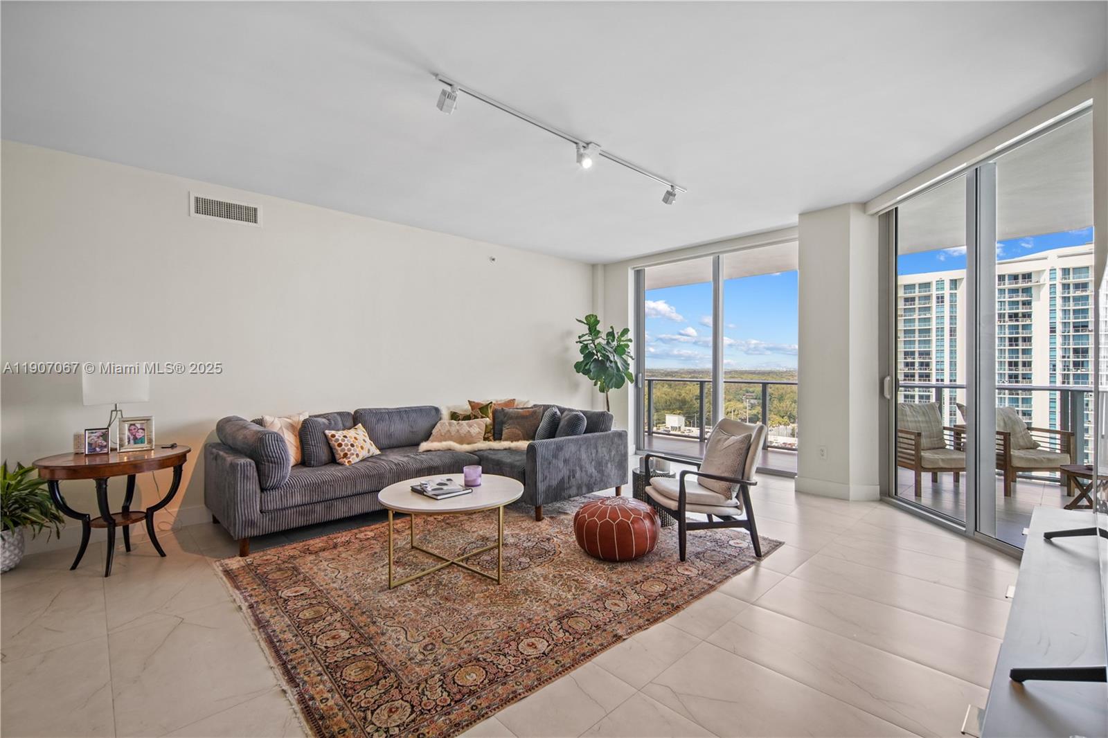 Photo of 17111 Biscayne Blvd  #1805, North Miami Beach, Florida, 33160 - 