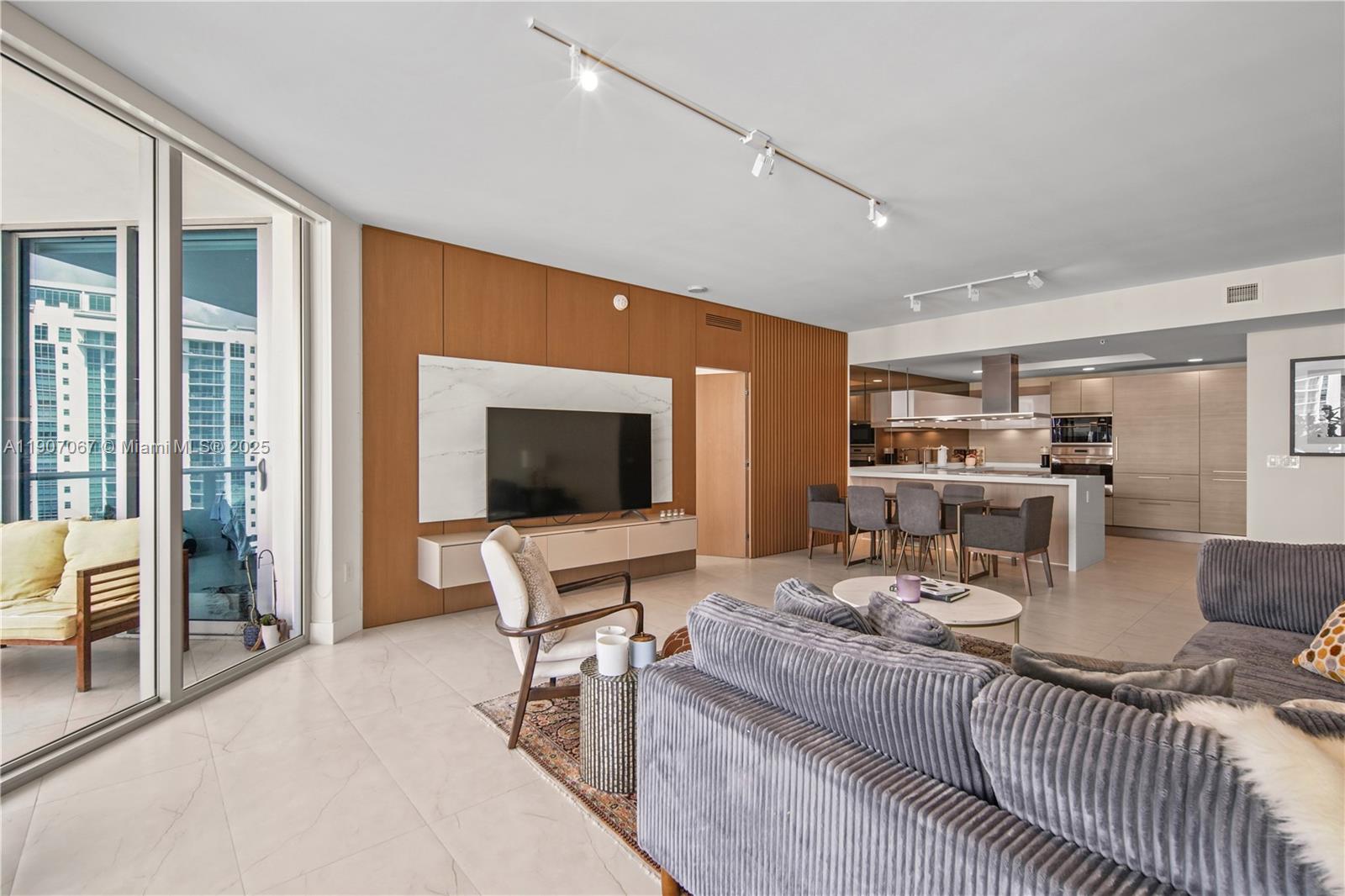 Photo of 17111 Biscayne Blvd  #1805, North Miami Beach, Florida, 33160 - 