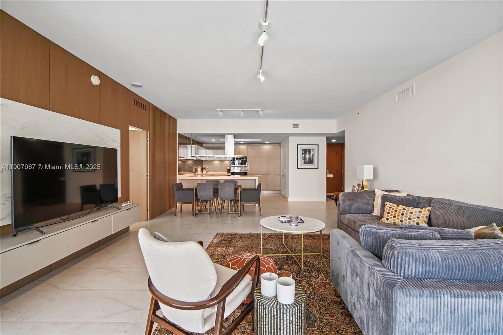 Photo of 17111 Biscayne Blvd  #1805, North Miami Beach, Florida, 33160 - 