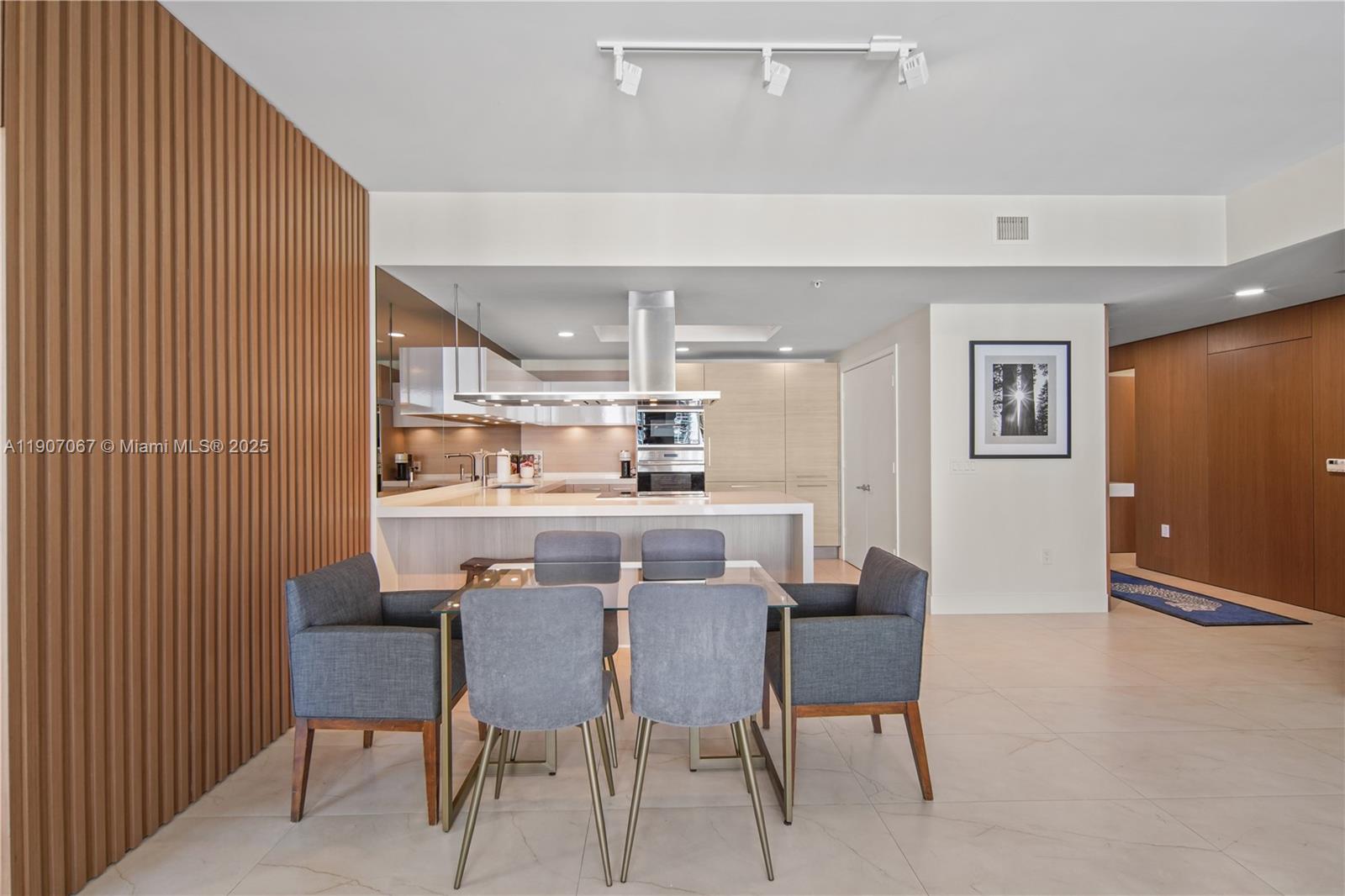 Photo of 17111 Biscayne Blvd  #1805, North Miami Beach, Florida, 33160 - 