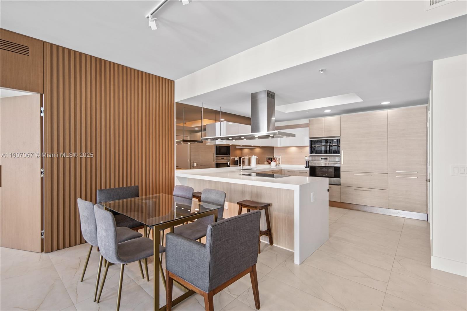 Photo of 17111 Biscayne Blvd  #1805, North Miami Beach, Florida, 33160 - 