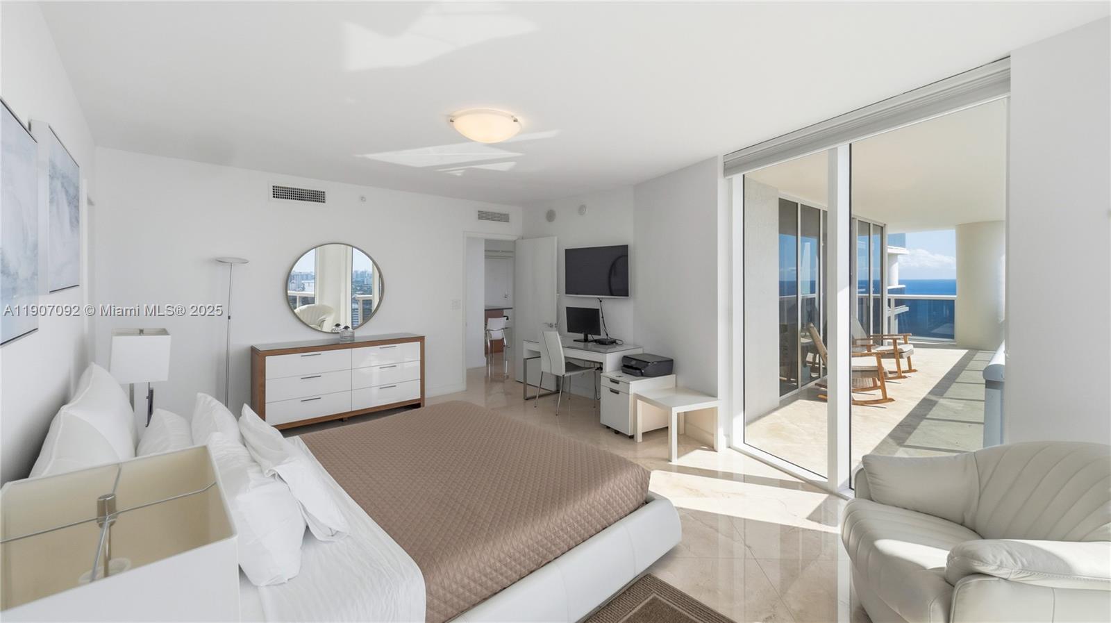 Подробнее 3805 2 / 2 1782 кв.футов $ 2025-11-03 0 Фото