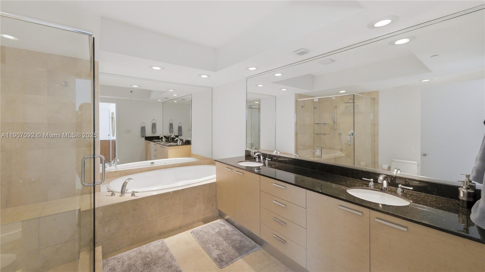 Подробнее 3805 2 / 2 1782 кв.футов $ 2025-11-03 0 Фото