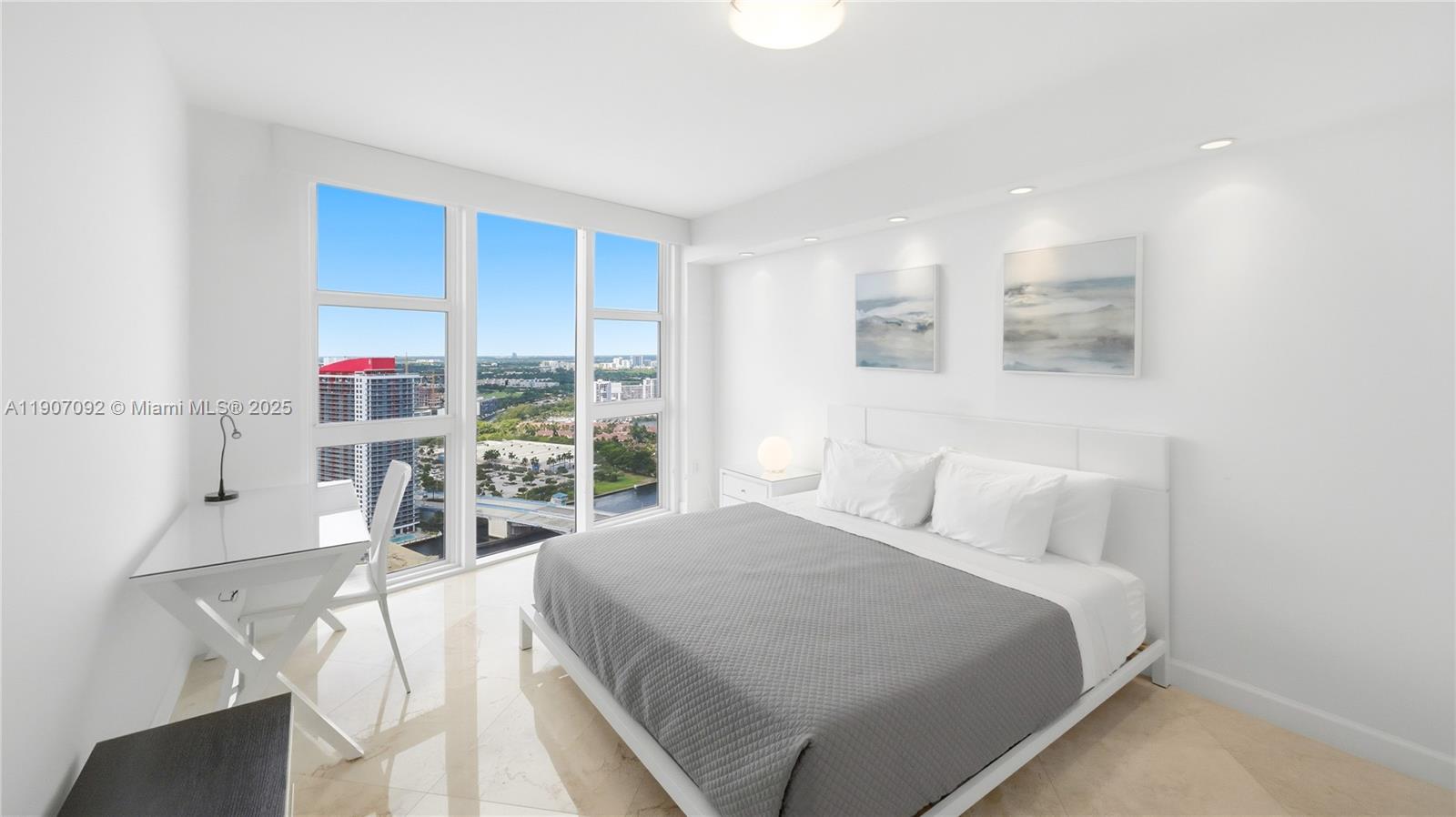 Подробнее 3805 2 / 2 1782 кв.футов $ 2025-11-03 0 Фото