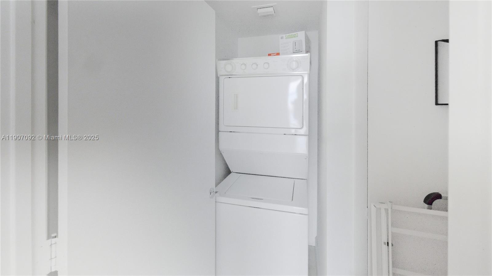 Подробнее 3805 2 / 2 1782 кв.футов $ 2025-11-03 0 Фото