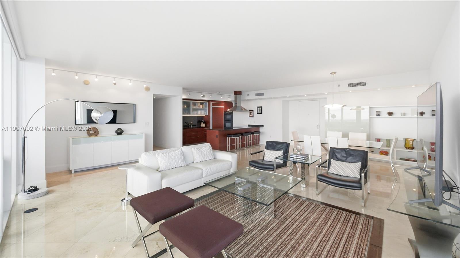 Подробнее 3805 2 / 2 1782 кв.футов $ 2025-11-03 0 Фото