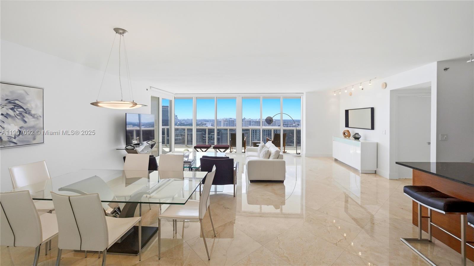 Подробнее 3805 2 / 2 1782 кв.футов $ 2025-11-03 0 Фото