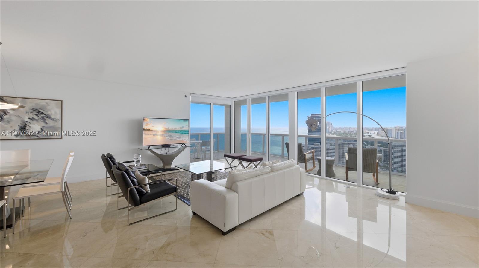 Подробнее 3805 2 / 2 1782 кв.футов $ 2025-11-03 0 Фото