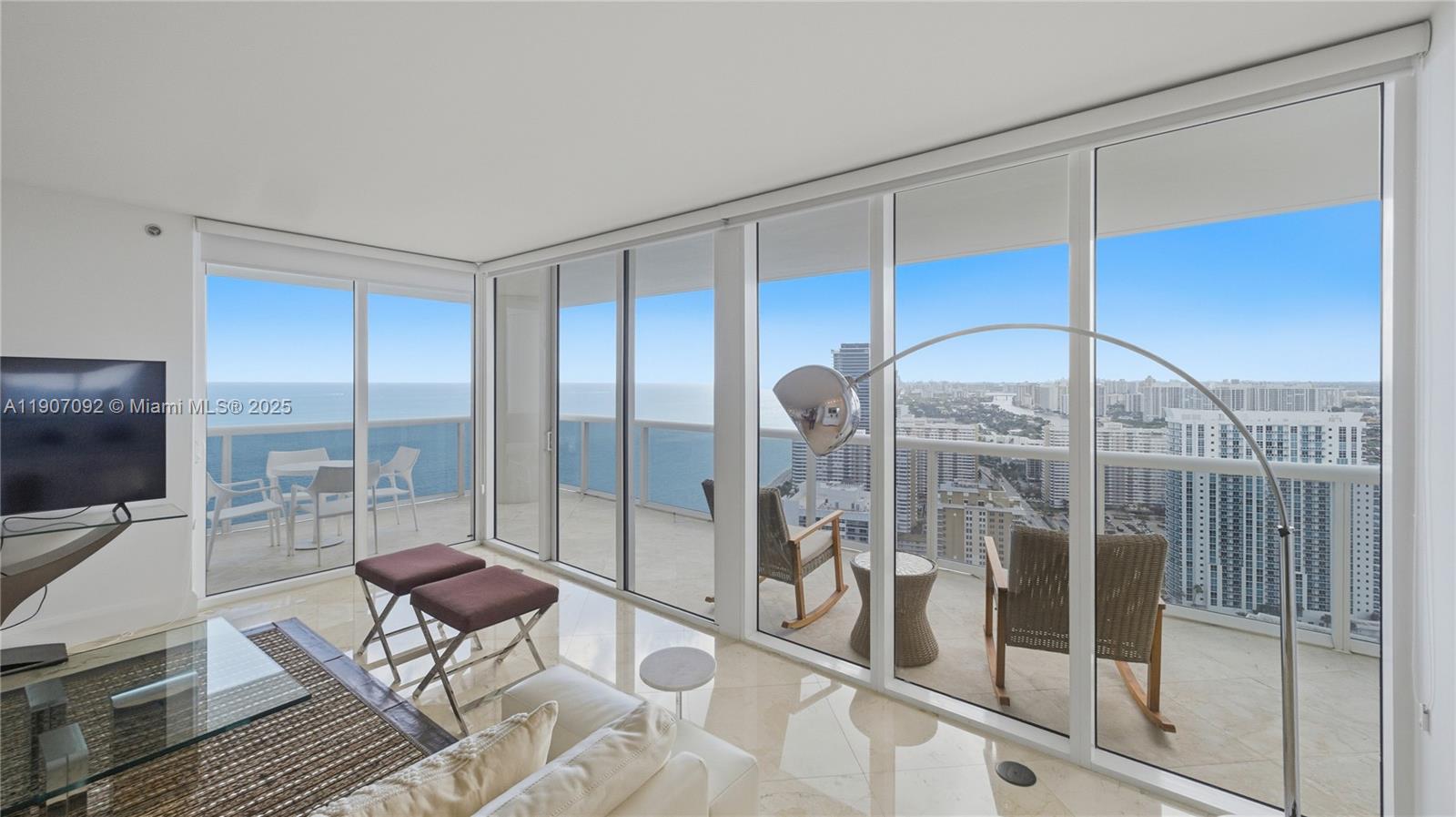 Подробнее 3805 2 / 2 1782 кв.футов $ 2025-11-03 0 Фото