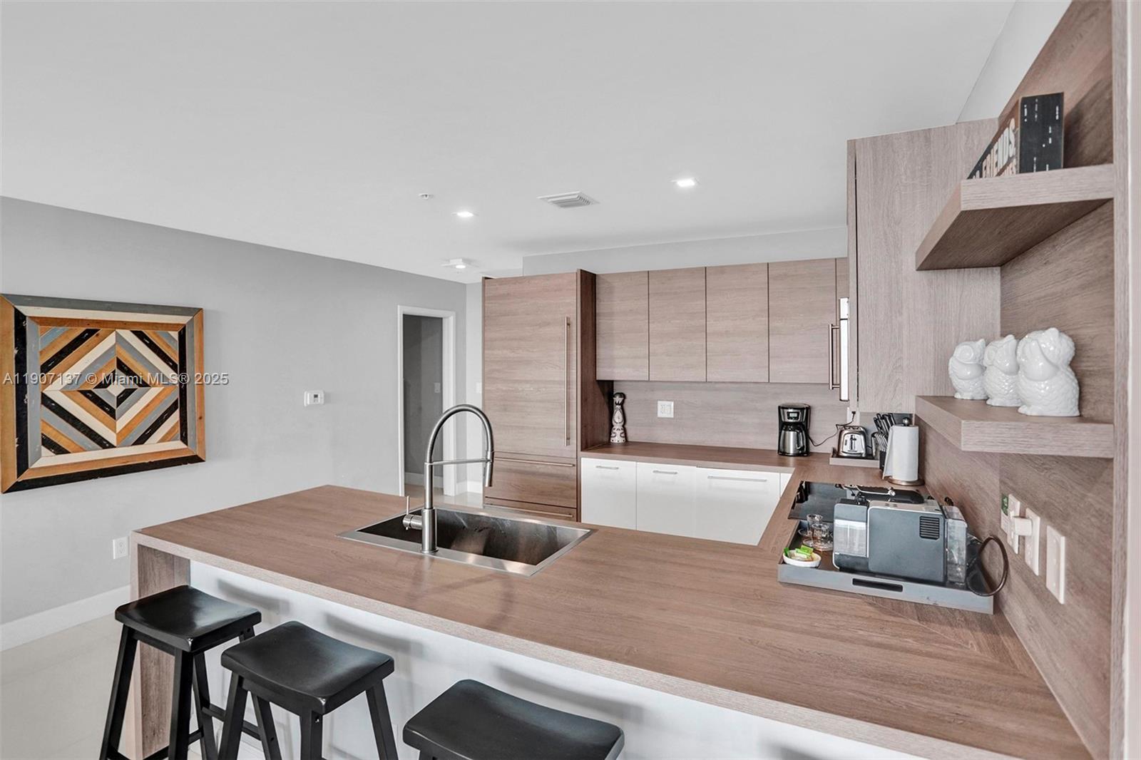 Photo of 400 Sunny Isles Blvd  #2021, Sunny Isles Beach, Florida, 33160 - 