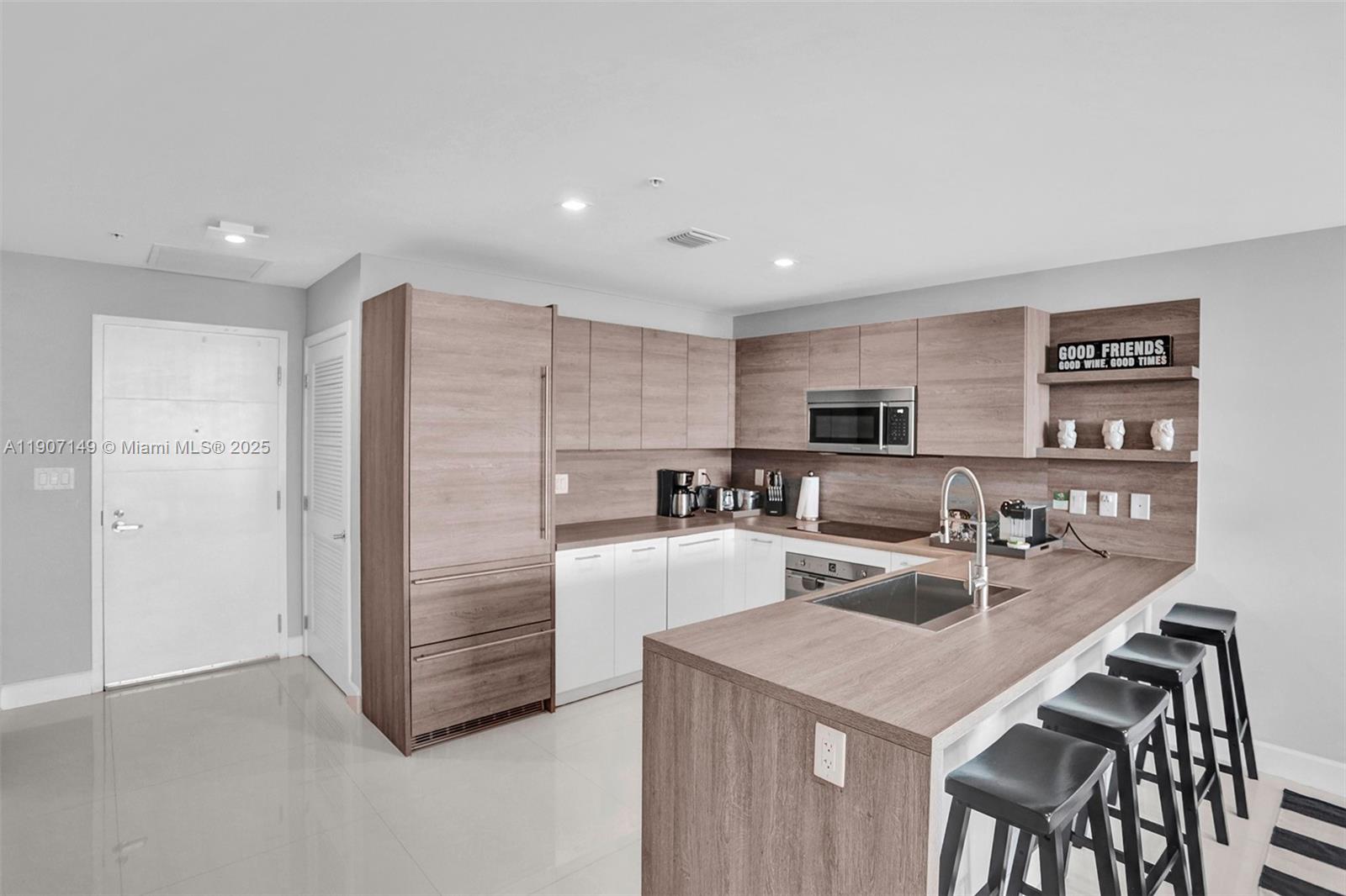 Photo of 400 Sunny Isles Blvd  #2021, Sunny Isles Beach, Florida, 33160 - 