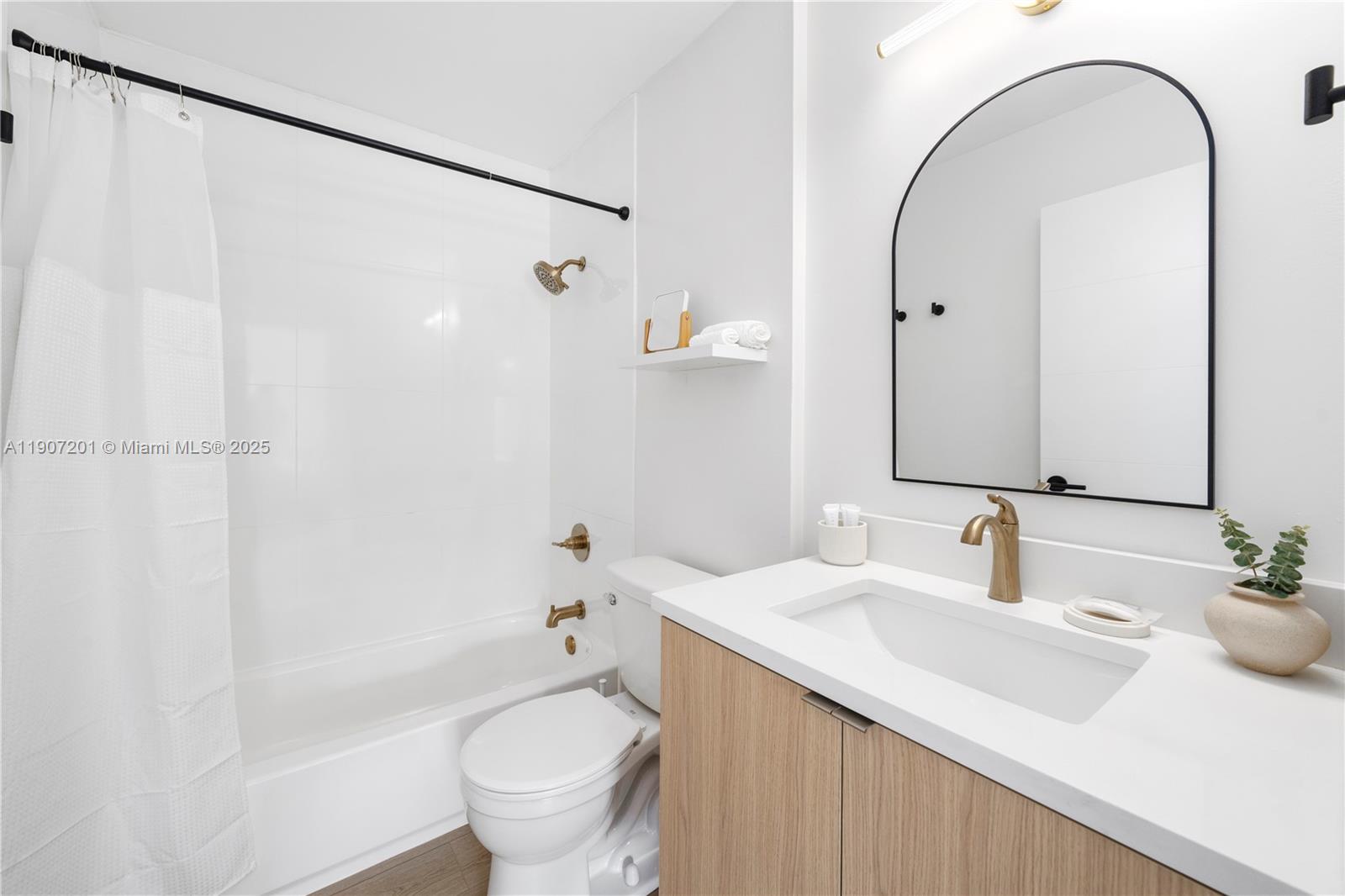   /  5144 sq. ft. $ 2025-11-03 0 Photo