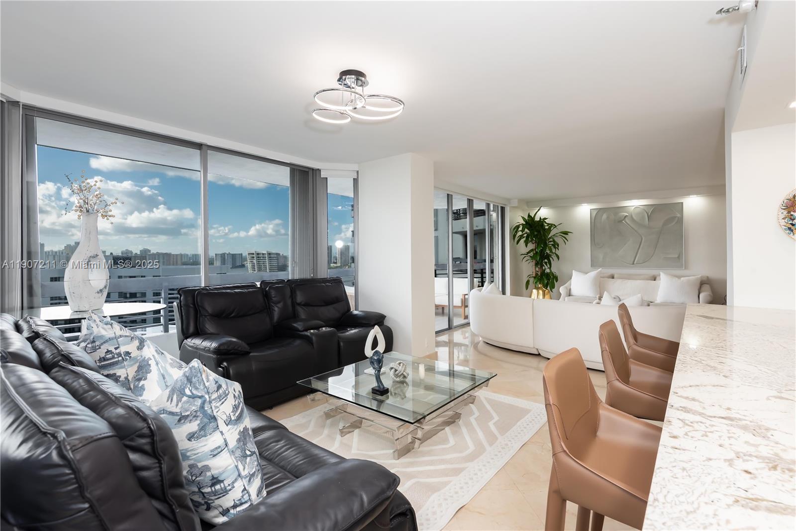 Подробнее 2206 2 / 2 1464 кв.футов $ 2025-11-03 0 Фото