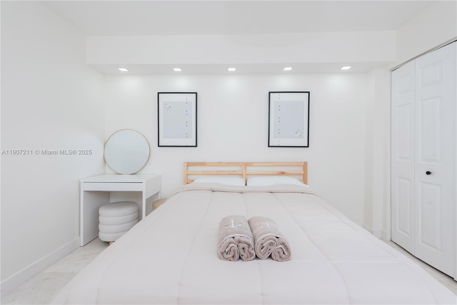 Подробнее 2206 2 / 2 1464 кв.футов $ 2025-11-03 0 Фото