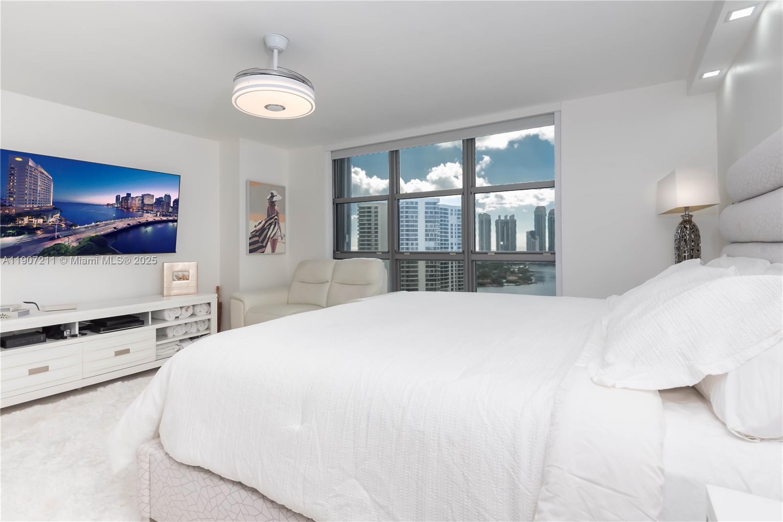 Подробнее 2206 2 / 2 1464 кв.футов $ 2025-11-03 0 Фото