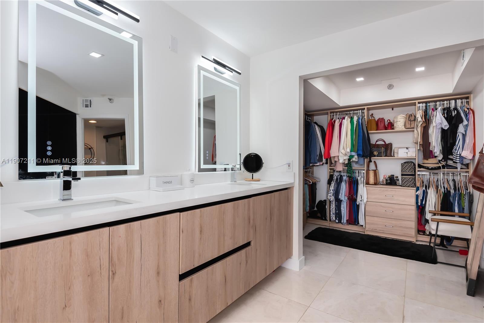 Подробнее 2206 2 / 2 1464 кв.футов $ 2025-11-03 0 Фото