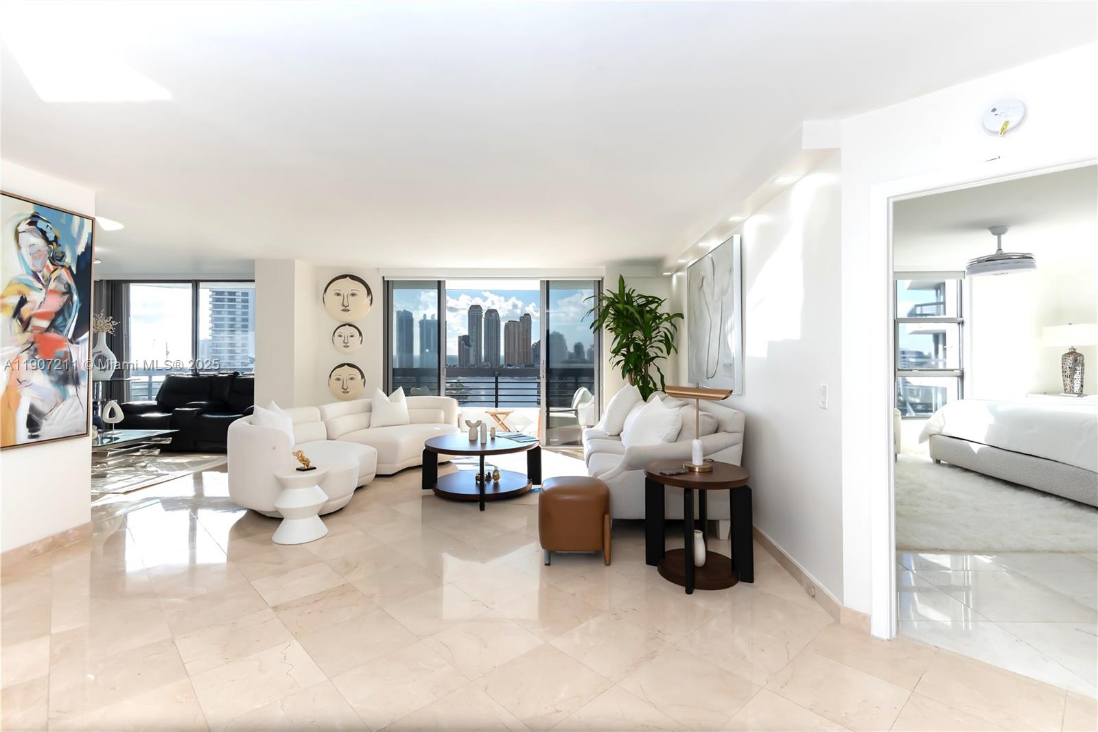 Подробнее 2206 2 / 2 1464 кв.футов $ 2025-11-03 0 Фото