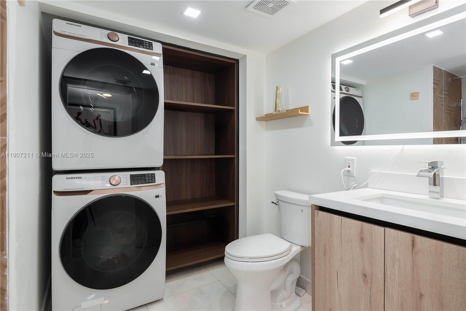 Подробнее 2206 2 / 2 1464 кв.футов $ 2025-11-03 0 Фото