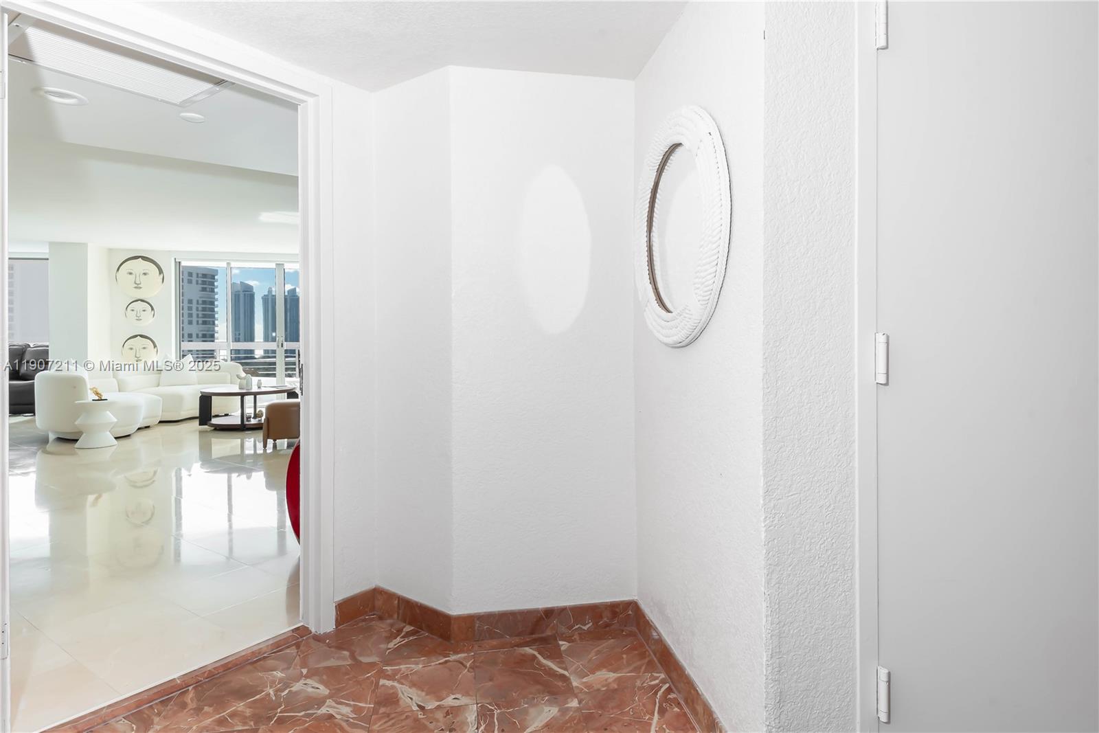 Подробнее 2206 2 / 2 1464 кв.футов $ 2025-11-03 0 Фото