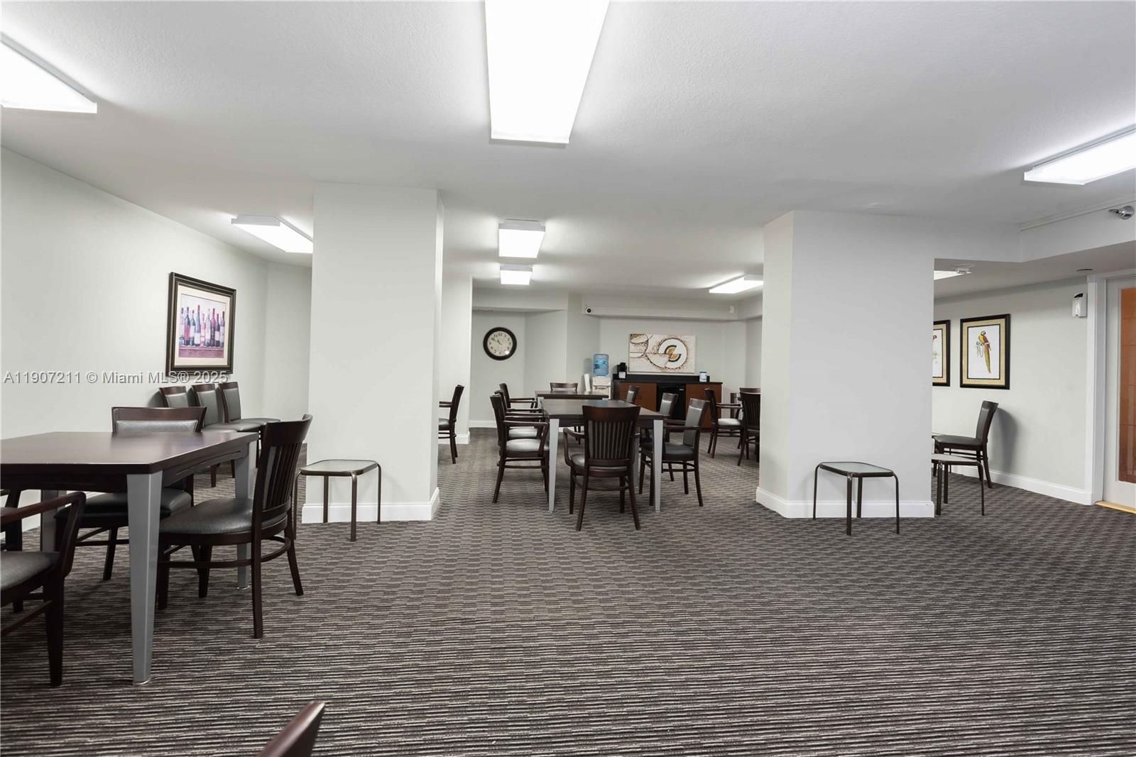 Подробнее 2206 2 / 2 1464 кв.футов $ 2025-11-03 0 Фото