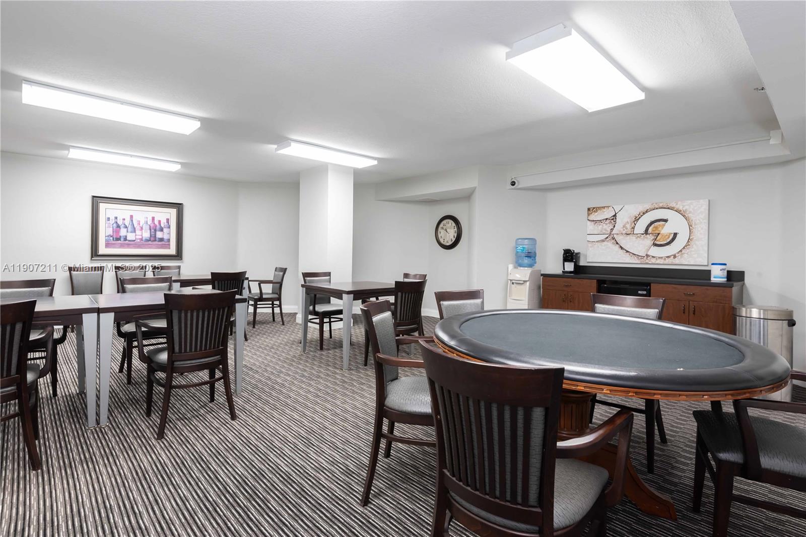 Подробнее 2206 2 / 2 1464 кв.футов $ 2025-11-03 0 Фото