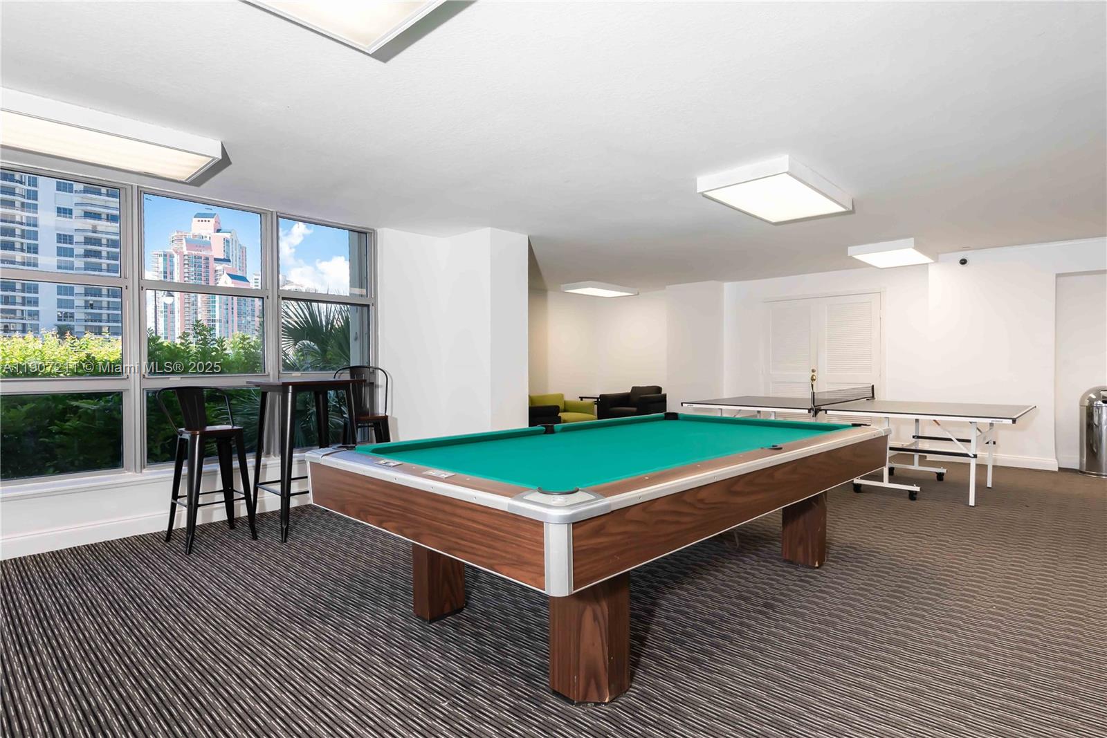 Подробнее 2206 2 / 2 1464 кв.футов $ 2025-11-03 0 Фото