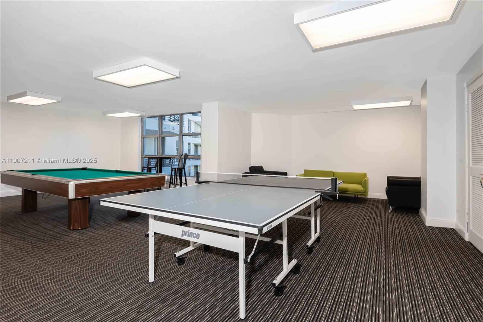 Подробнее 2206 2 / 2 1464 кв.футов $ 2025-11-03 0 Фото