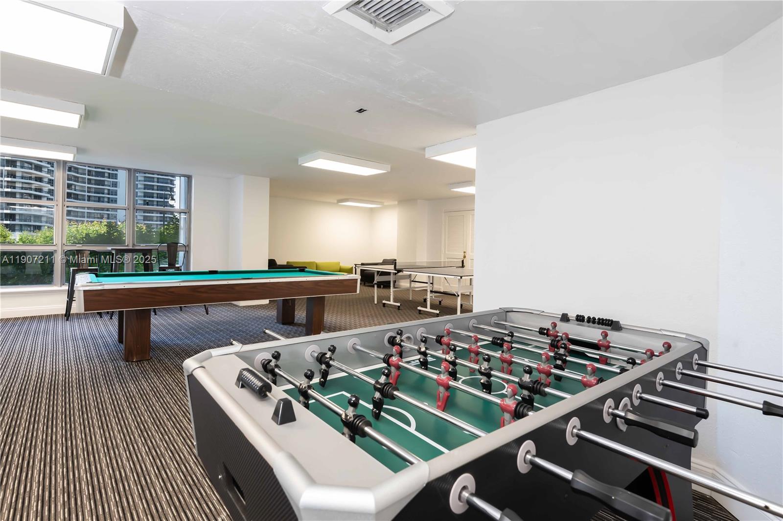 Подробнее 2206 2 / 2 1464 кв.футов $ 2025-11-03 0 Фото