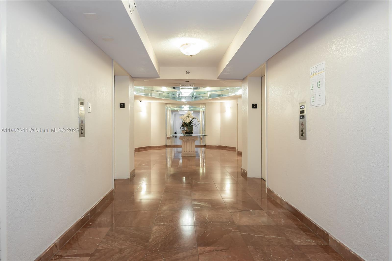 Подробнее 2206 2 / 2 1464 кв.футов $ 2025-11-03 0 Фото