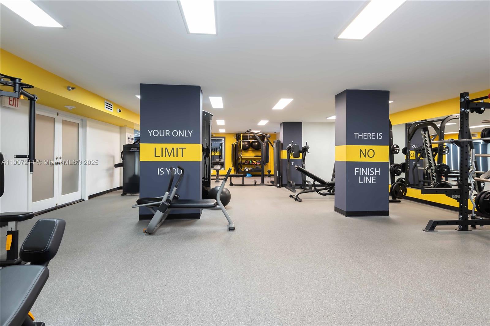 Подробнее 2206 2 / 2 1464 кв.футов $ 2025-11-03 0 Фото