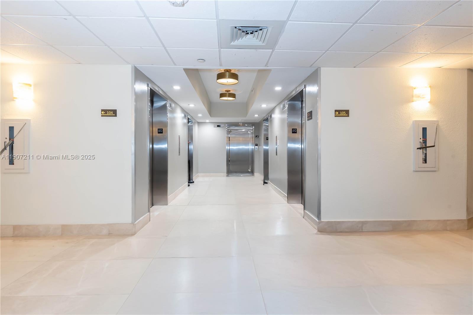 Подробнее 2206 2 / 2 1464 кв.футов $ 2025-11-03 0 Фото